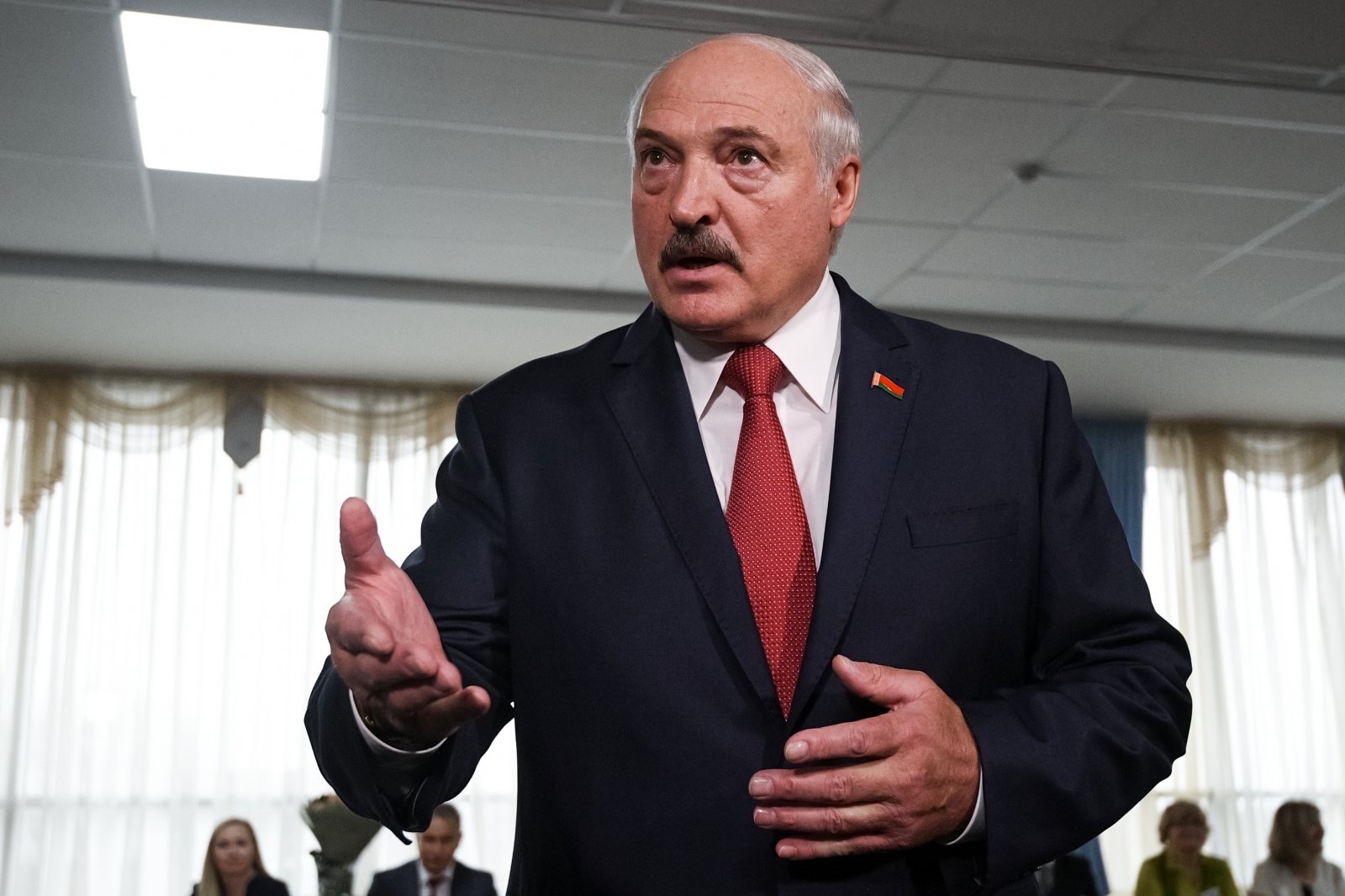 Лукашенко Беларусда нархларни оширишни тақиқлаб қўйди