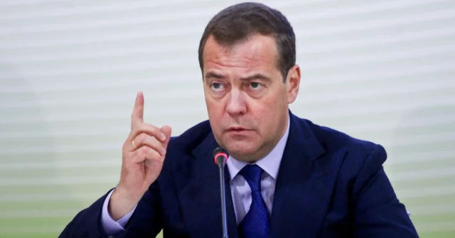 Медведев Исроилни «ақлини йиғиб» олишга чақирди