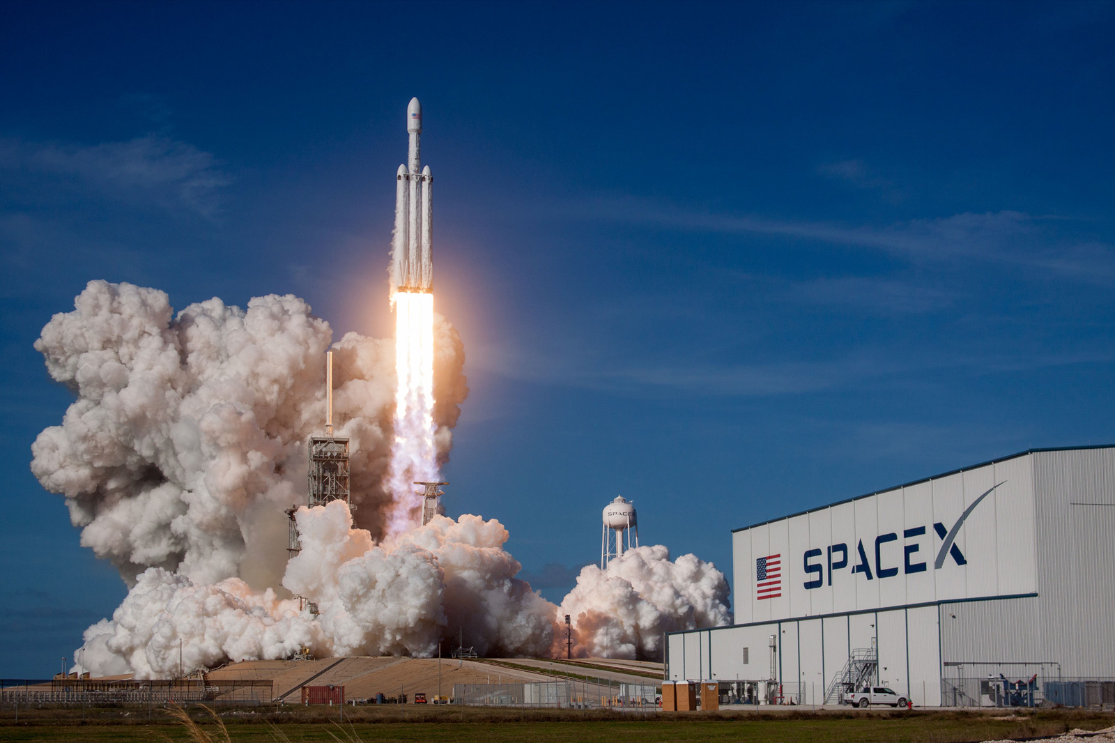 SpaceX Украинадаги Starlink хизматини молиялашдан бош тортди