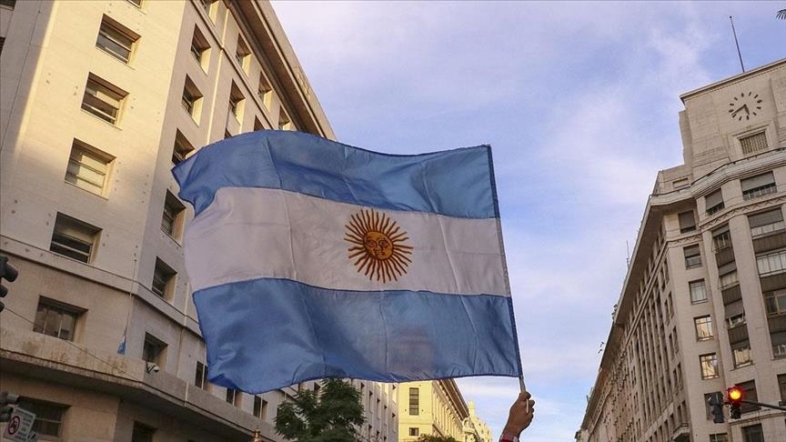 Argentinada yangi hokimiyat siyosatiga qarshi ommaviy norozilik namoyishlari boshlandi
