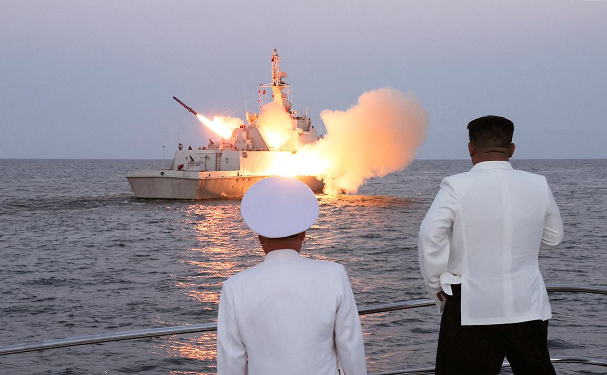 Shimoliy Koreya yetakchisi Kim Chen In artilleriya mashg‘ulotlarini ko‘zdan kechirdi