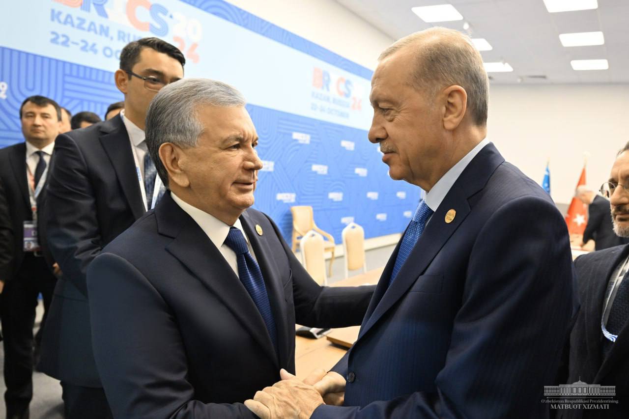 Shavkat Mirziyoyev BRIKS sammiti doirasida Turkiya Prezidenti Rejep Tayyip Erdog‘an bilan uchrashuv o‘tkazdi