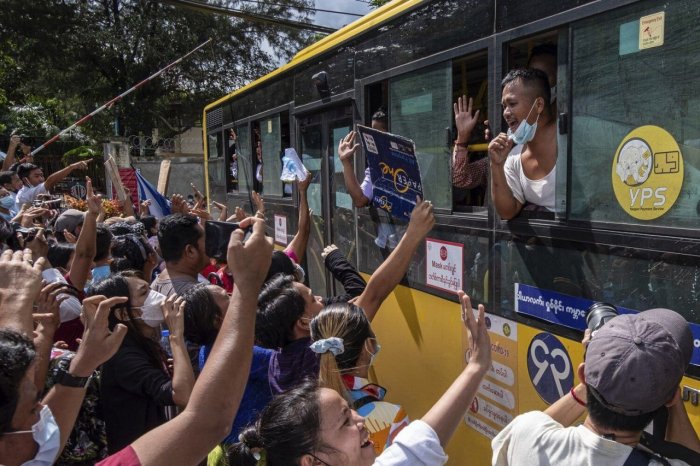 Myanmada  mahbuslar amnistiyaga chiqdi