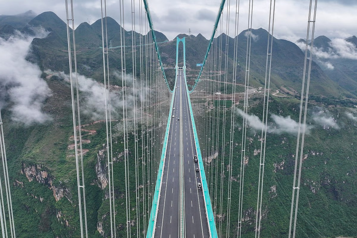 Xitoyda dunyodagi eng baland ko‘prik ochildi