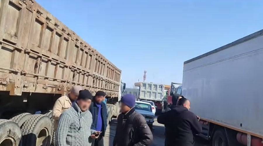 Chinozda yo‘lni to‘sib tartibsizlik uyushtirgan shaxslarga sud hukmi o‘qildi