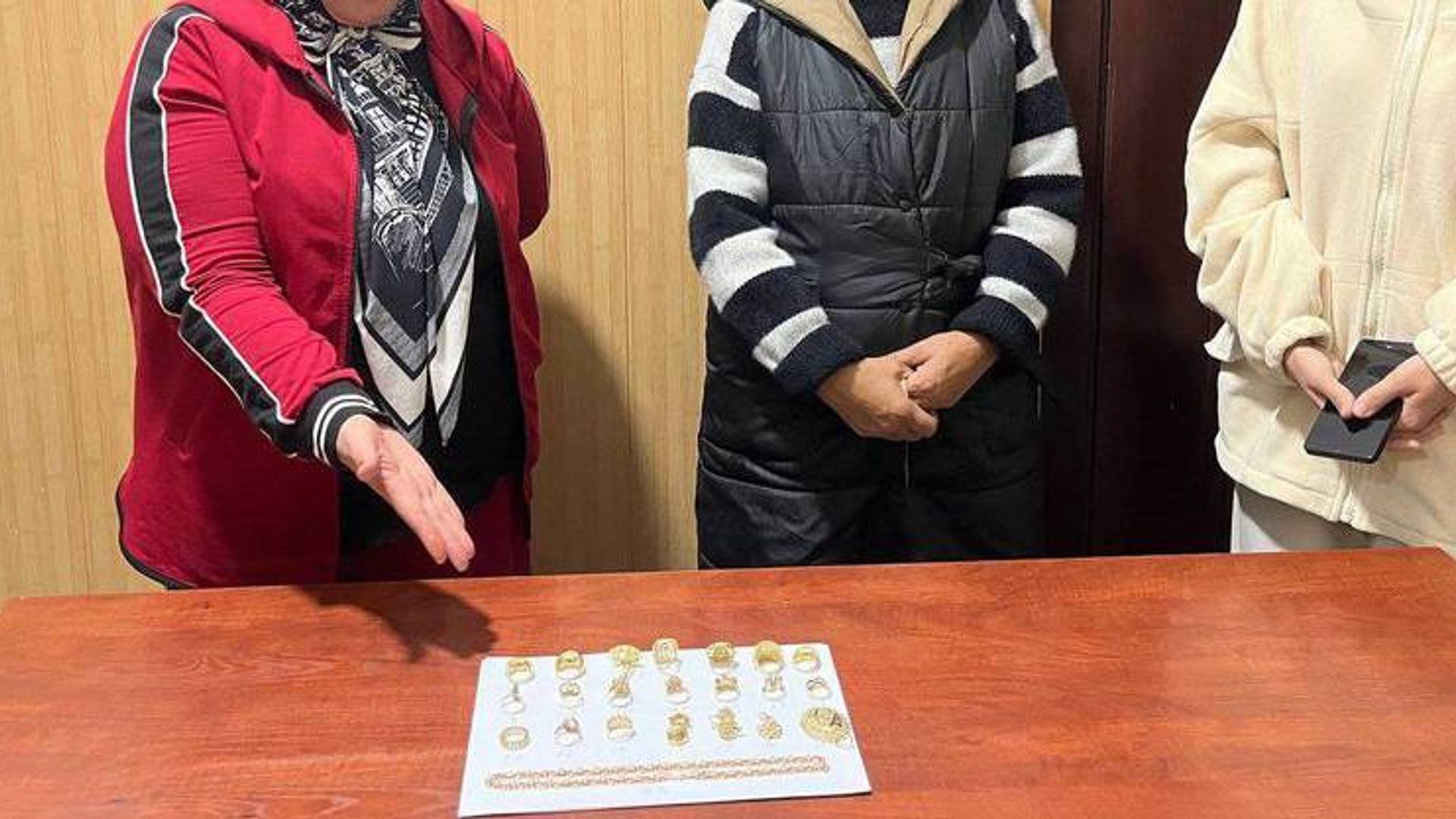 Andijonda 200 million so‘mlik taqinchoqlarni yashirishga uringan uch ayol qo‘lga olindi