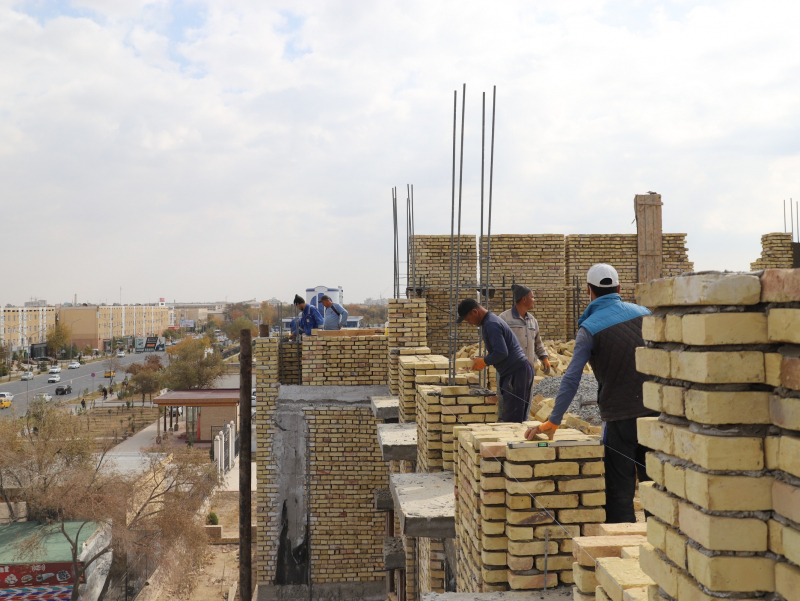 Qurilish ishlarining toʻrtdan bir qismini norasmiy sektor bajarayotgani ma’lum qilindi — Statistika qoʻmitasi