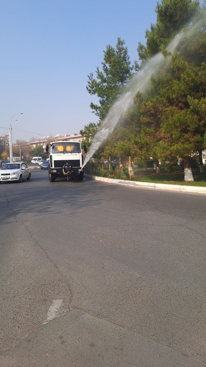 Toshkentda havo ifloslanishiga qarshi choralar kuchaytirildi: yo‘llar namlanmoqda, favvoralar ishga tushirildi