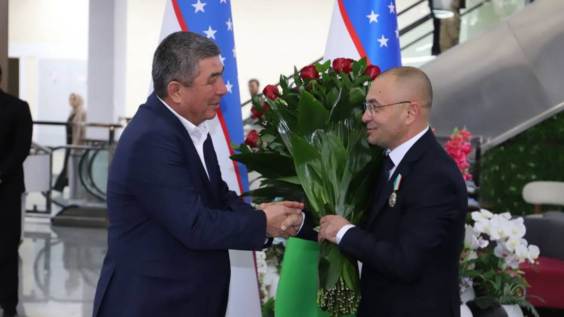 Jizzaxdagi savdo majmuasi direktori “Do‘stlik” ordeni bilan mukofotlandi