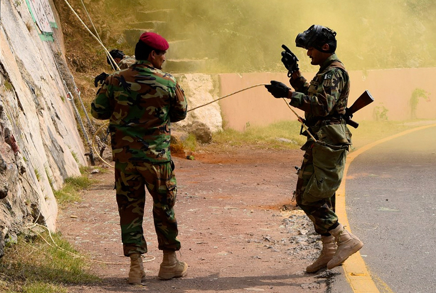 Pokistonda harbiy bazaga xudkushlik hujumi uyushtirildi: 3 kishi halok bo‘ldi