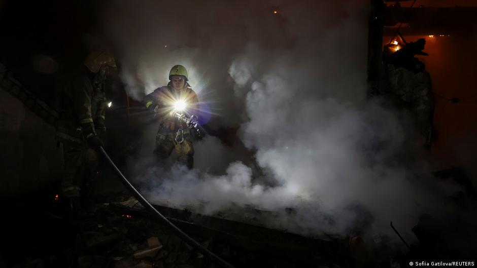 Rossiya armiyasi yo‘lovchi poyezdiga dron bilan zarba berdi: halok bo‘lganlar bor