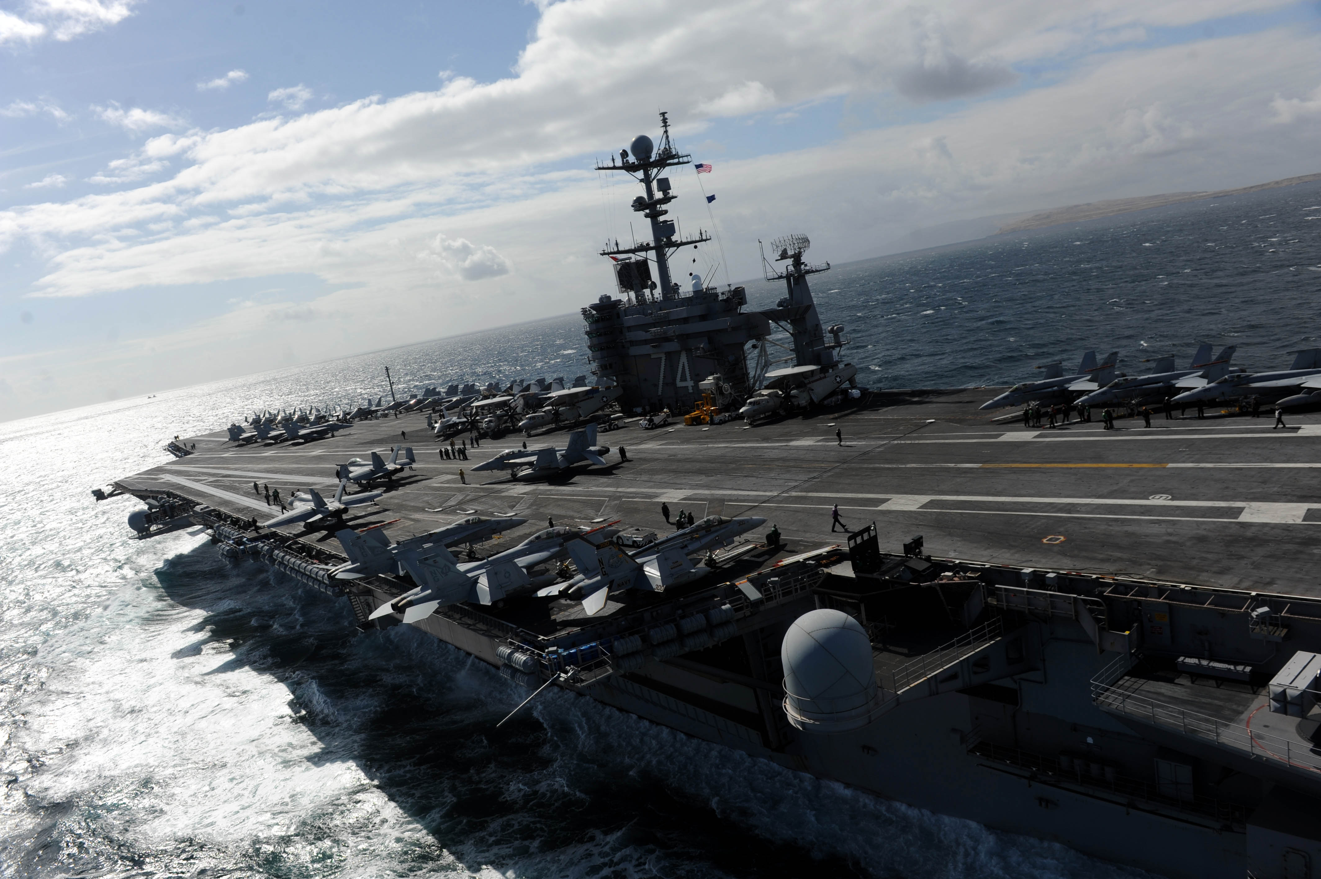 Yaqin sharqda yangi harbiy to‘lqin: AQSh &laquo;armadasi&raquo; fors ko‘rfazi tomon yo‘l oldi